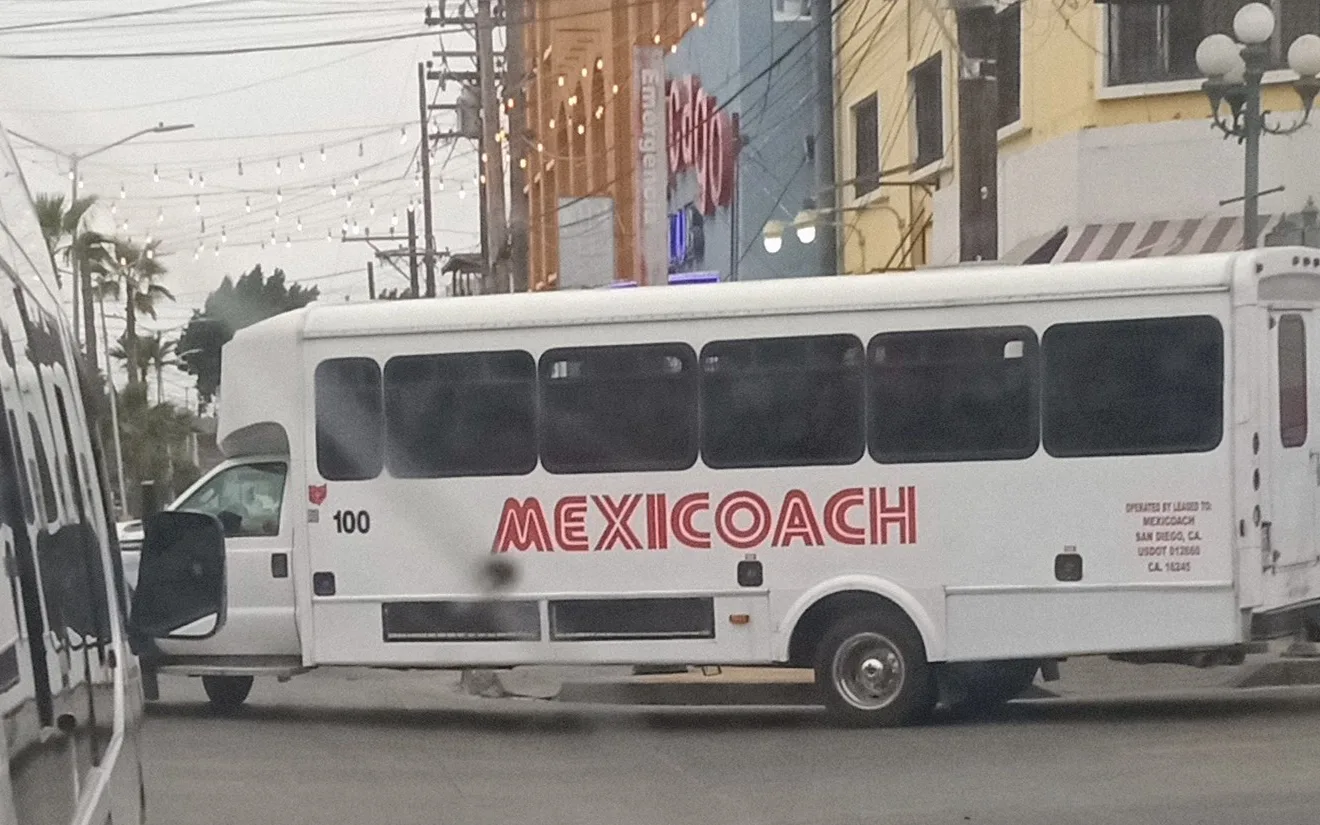 Mexicoach, Inc. bus, side view