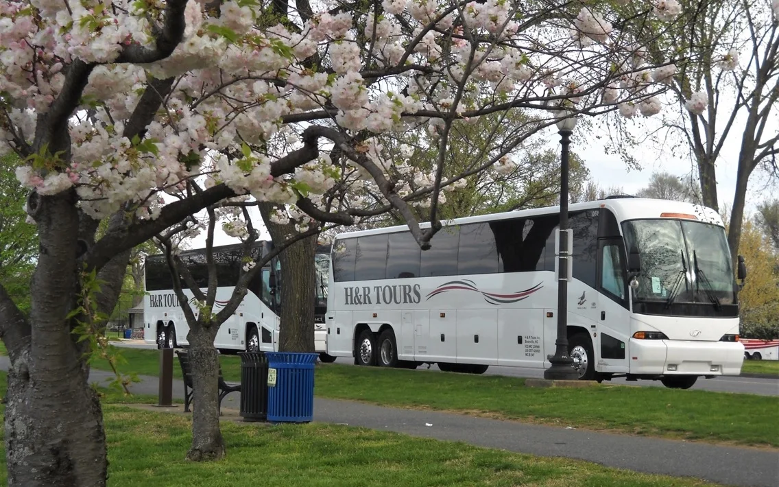 H & R Tours, Inc. bus, side view