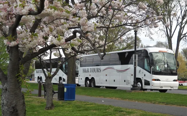 H & R Tours, Inc. bus, side view